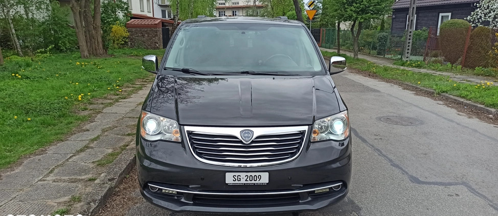 Lancia Voyager cena 45900 przebieg: 199000, rok produkcji 2013 z Radom małe 326